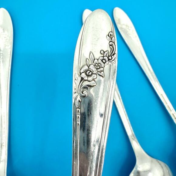 Lot of 4 Silverplate Serving Spoon/Fork VTG Oneida Diagonal Floral Queen Bess II - Picture 3 of 5